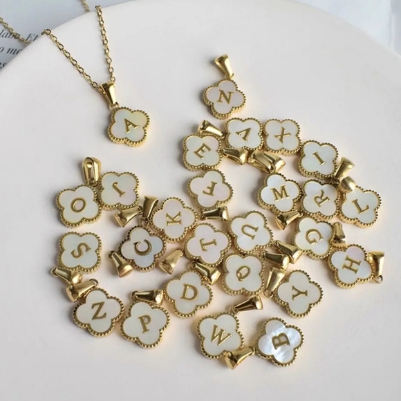 Jewelry - 18k Stainless Steel Clover Initial Pendant w/necklace🤍🌟